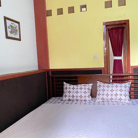 Ada Homestay Magelang Esterno foto