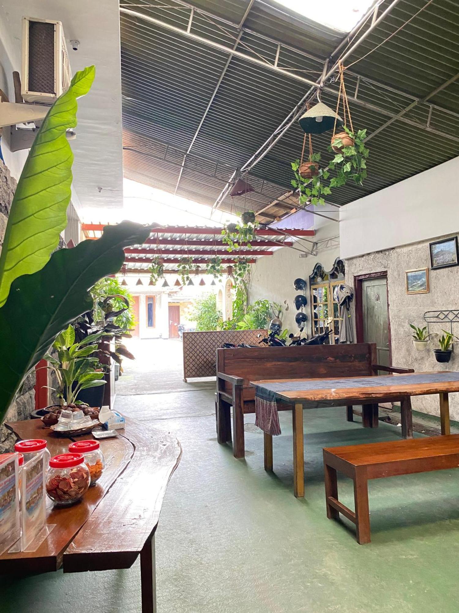 Ada Homestay Magelang Esterno foto