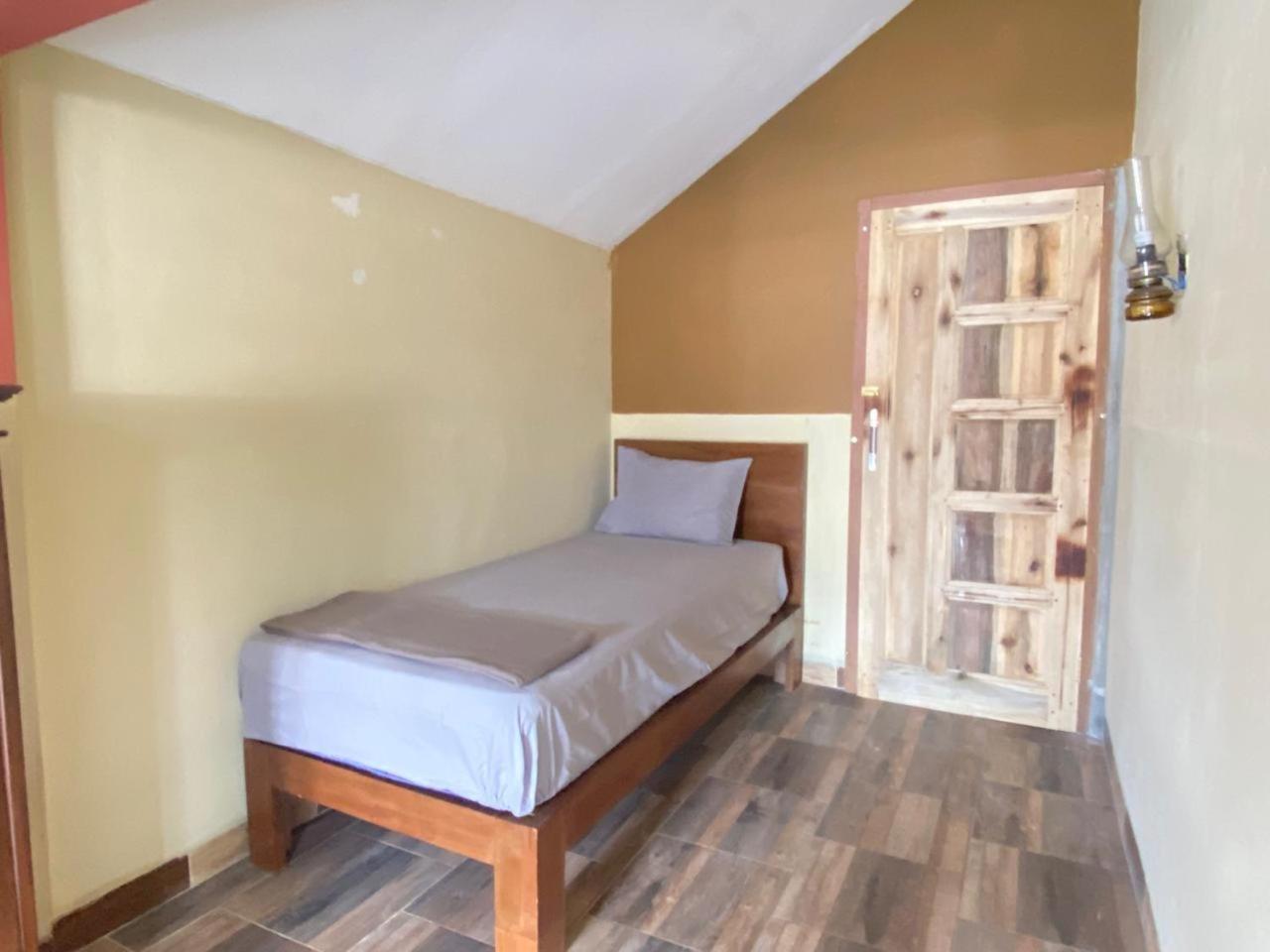 Ada Homestay Magelang Esterno foto