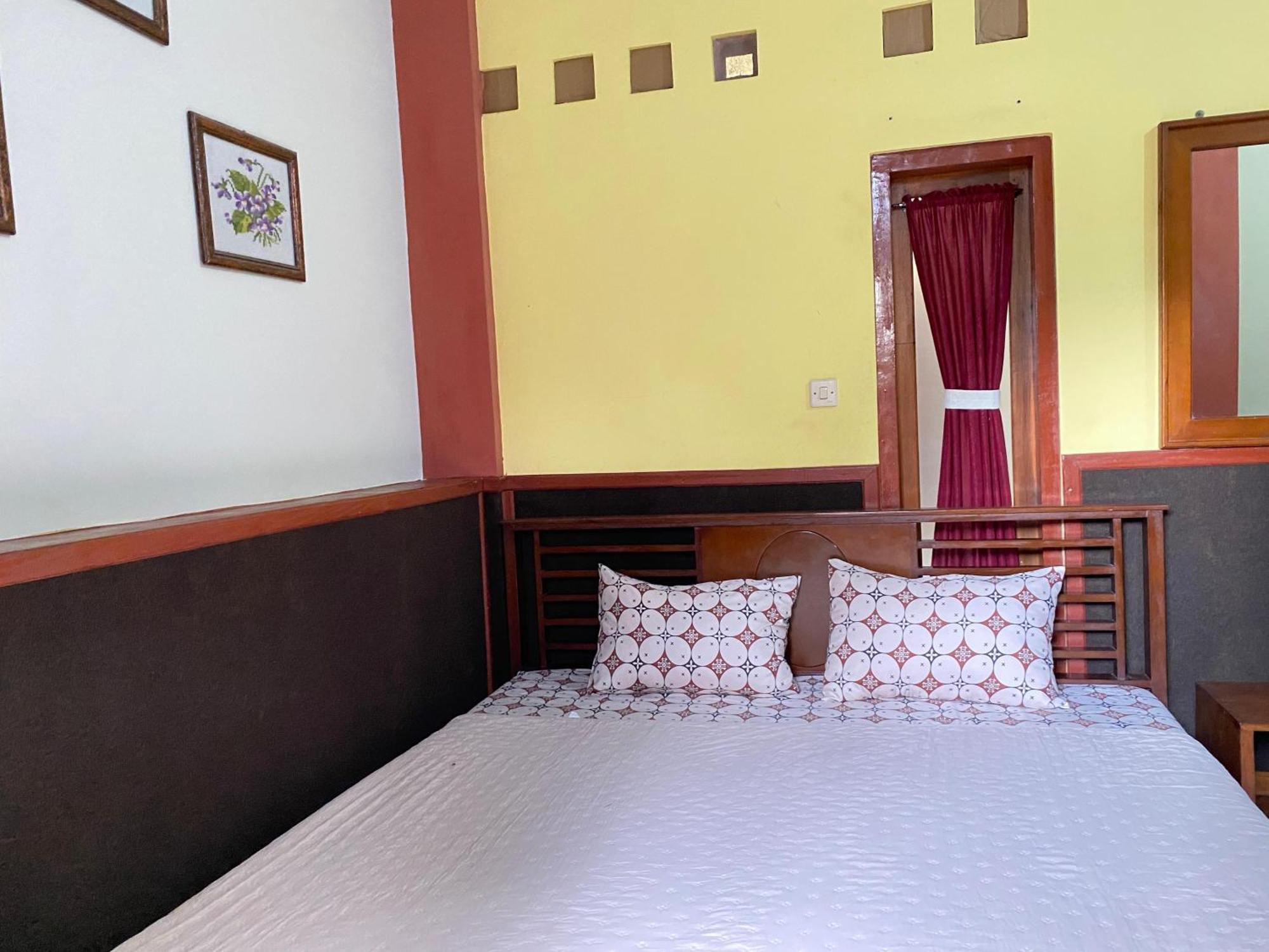 Ada Homestay Magelang Esterno foto