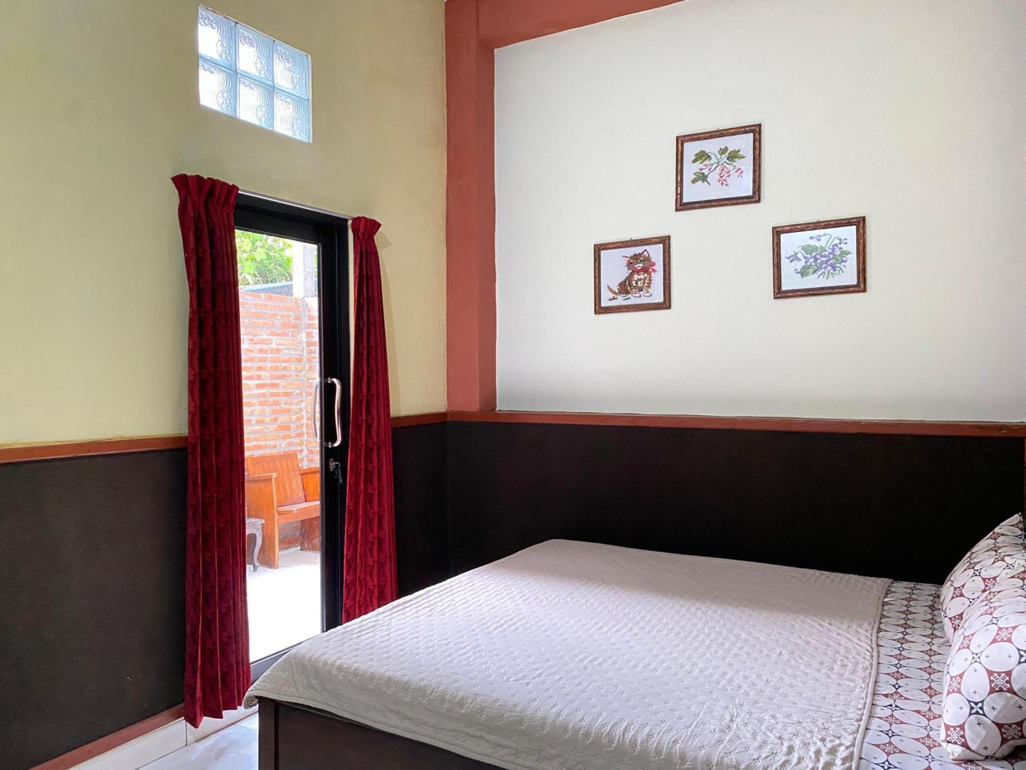Ada Homestay Magelang Esterno foto
