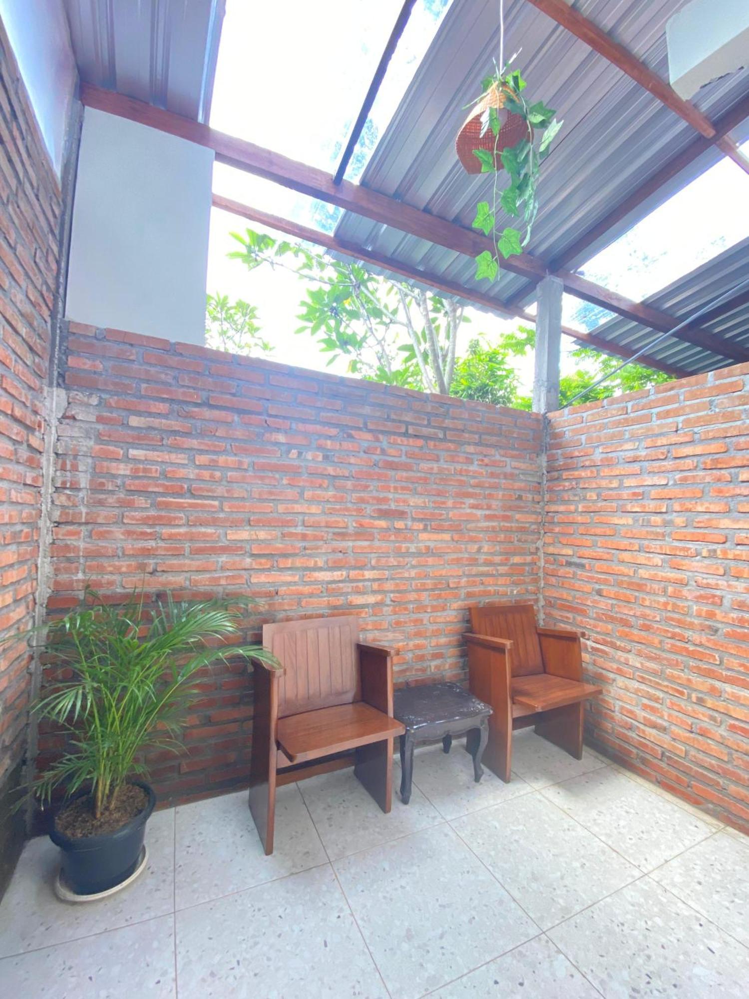 Ada Homestay Magelang Esterno foto